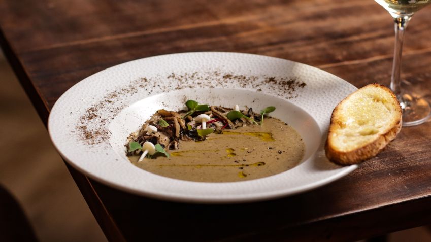 Tartuferia San Paolo oferece a Zupa Funghi, uma sopa creme de mix de cogumelos frescos, servida com pão tostado no azeite de oliva / Divulgação