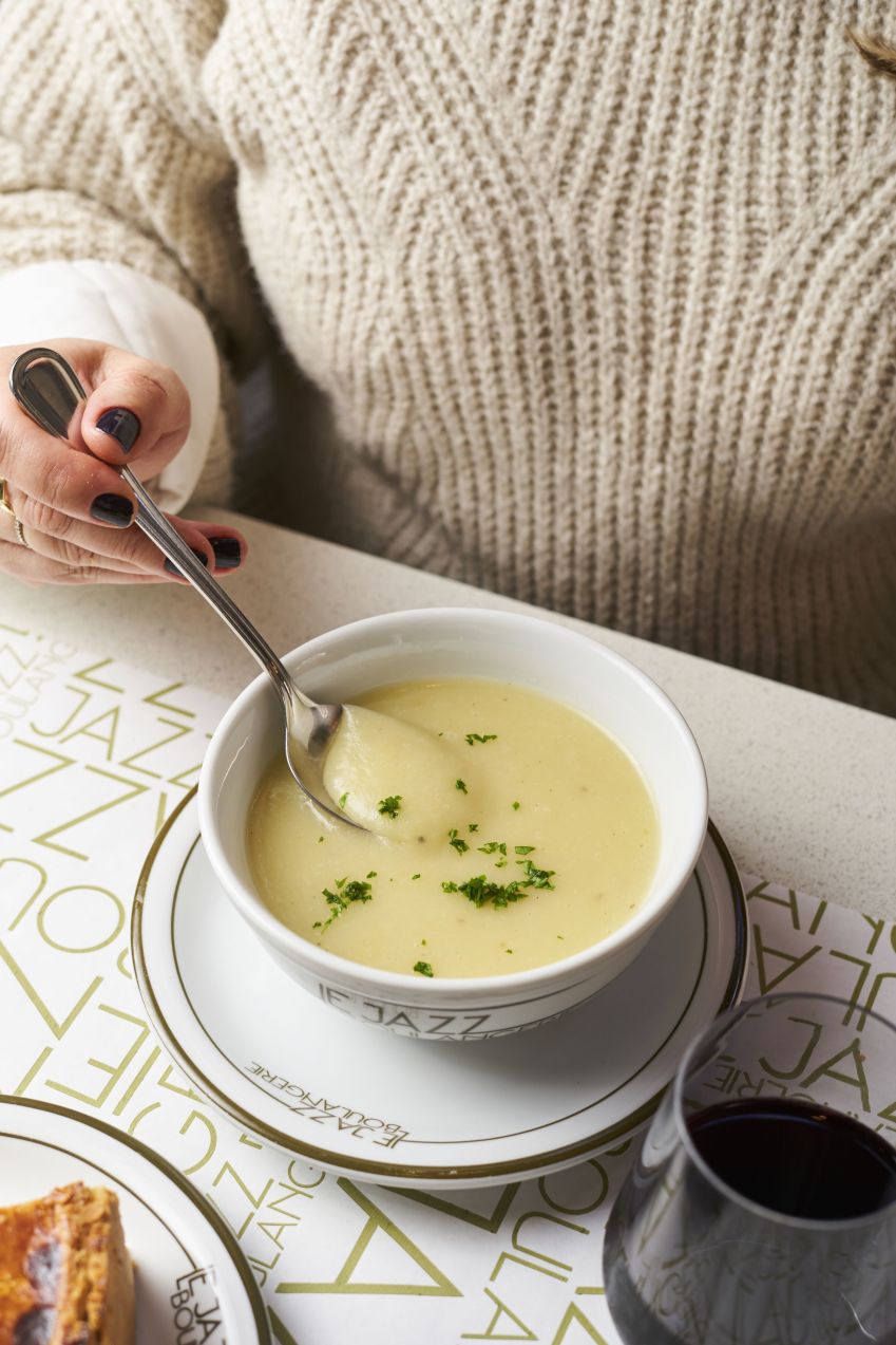 Le Jazz Boulangerie ofercerá até agosto buffet de sopas à vontade. Na foto, a Vichyssoise, feita com batatas e alho-poró / Lais Acsa