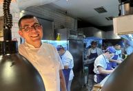 Jefferson Rueda retorna à cozinha de seu premiado A Casa do Porco
