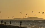 "Meca do kitesurf" no Brasil, Praia do Preá fica cheia de adeptos do esporte, principalmente no cair da tarde e aos fins de semana 