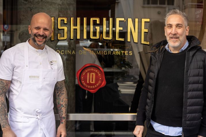 Chef Tomás Kalika, junto ao restauranter Javier Ickowicz, sócios no Mishiguene e Café Mishiguene / Leo Liberman