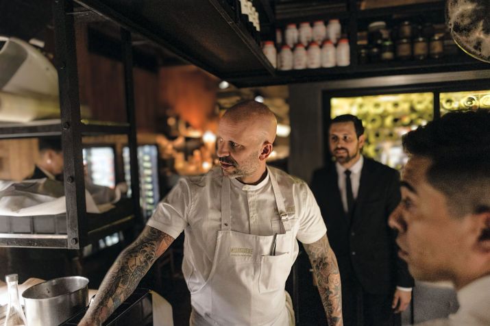 Chef Tomás Kalika que está à frente do Mishiguene e do Café Mishiguene, em Buenos Aires / Leo Liberman