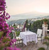 Mesa no restaurante Otto Geleng, no Belmond Grand Hotel Timeo, em Taormina, na Itália
