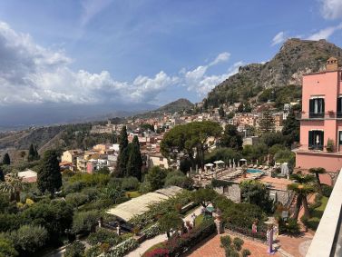 Vista de Taormina a partir do Belmond Grand Hotel Timeo