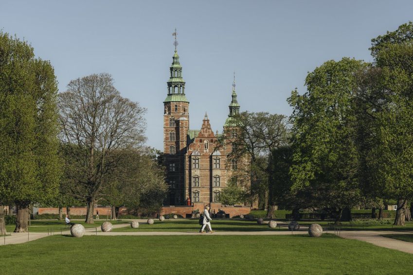 Jardins e Castelo Rosenborg, no centro de Copenhague / Aske Jørgensen