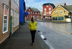 Daniela Filomeno pelas ruas de Sortland, na Noruega