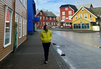 Daniela Filomeno pelas ruas de Sortland, na Noruega