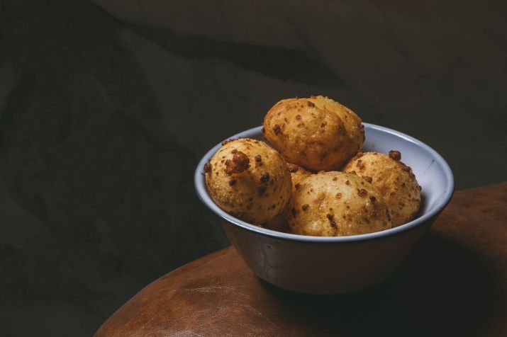 Pão de queijo frito do restaurante Donna / Bruno Geraldi