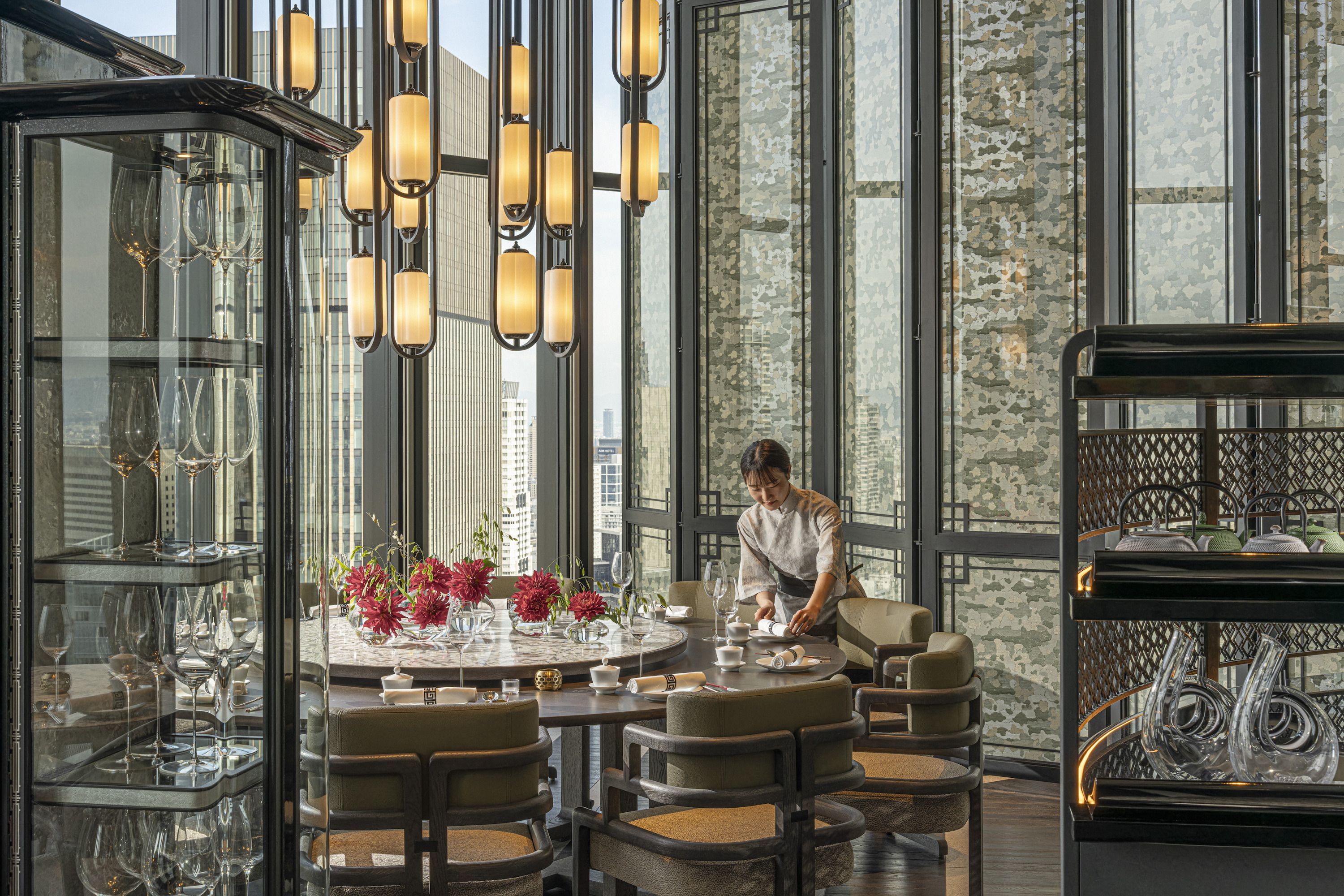 Jiang Nan Chun é o principal restaurante do hotel e foca na culinária cantonesa / Divulgação