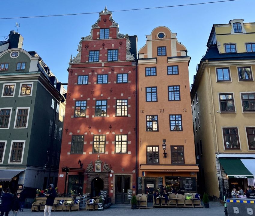 Centro antigo tem construções bem preservadas dos séculos 16 e 17, assim como lojas, restaurantes e instituições culturais • CNN Viagem & Gastronomia