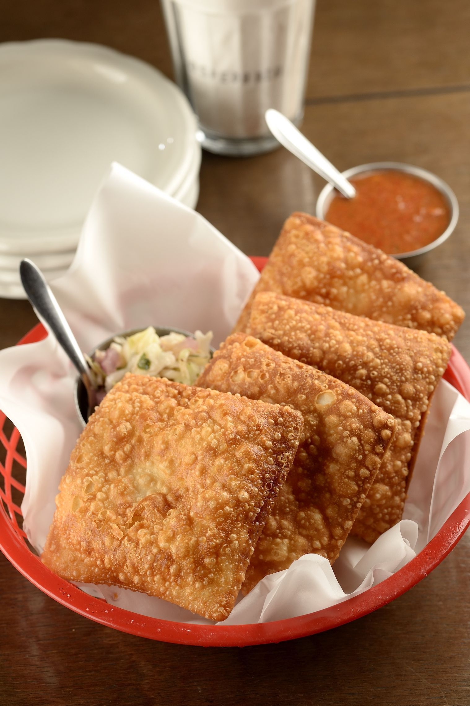 Clássico pastel de pizza feito pelo chef Fellipe Zanuto, do Hospedaria, ficará disponível às sextas-feiras de agosto / Wellington Nemeth