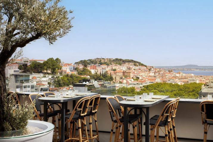 SEEN Sky Bar, no topo do Tivoli Avenida Liberdade, tem vistas privilegiadas para Lisboa • Divulgação/Tivoli Avenida Liberdade Lisboa