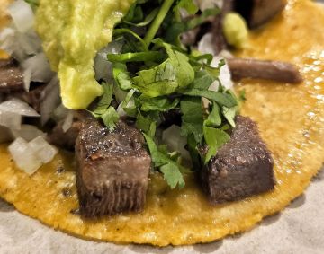Taco de língua bovina