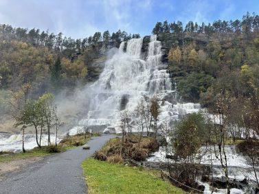 Cachoeira Tvindefossen