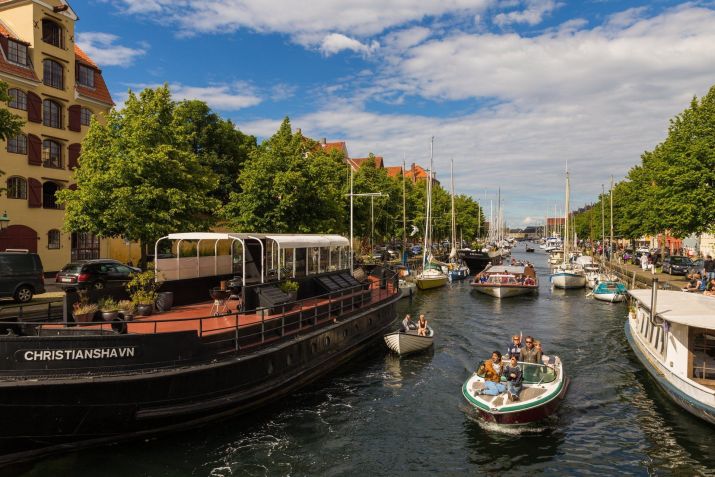 Copenhague tem encantadores canais ideais para passeios de barco / Thomas Rousing