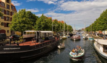 Embarcações em um dos canais de Copenhague
