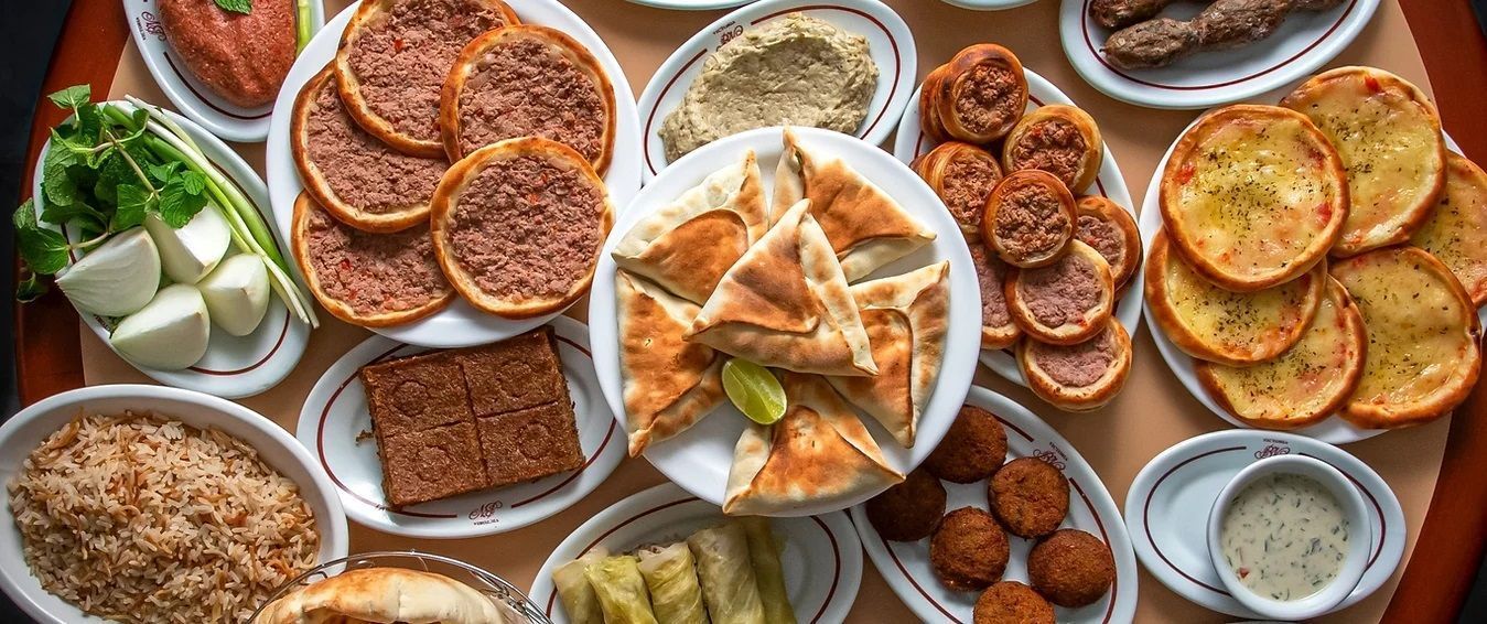 Brasserie Victória fica no Itaim Bibi e oferece esfihas abertas, fechadas e folhadas • Reprodução/site