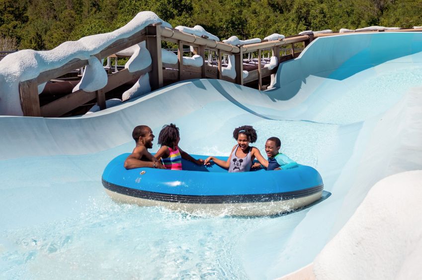 Disney's Blizzard Beach é tematizado como um resort de esqui que derreteu na Flórida • Divulgação/Disney
