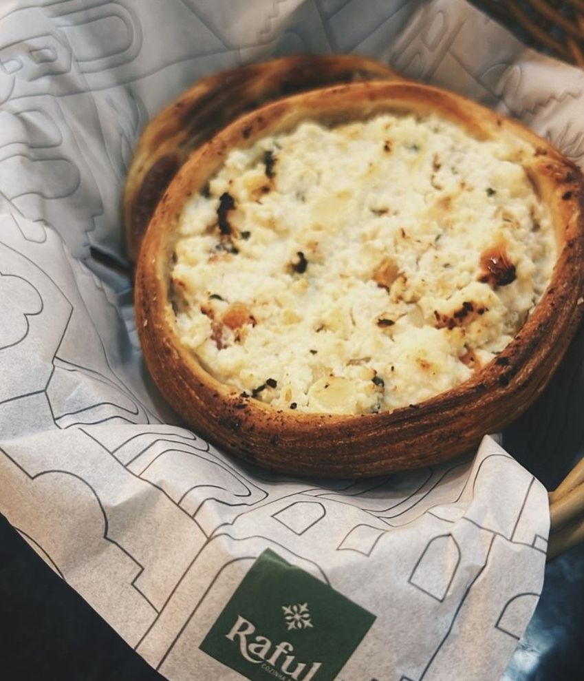 Esfiha folhada de ricota é uma das opções de sabores do Raful, restaurante tradicional de comida árabe de São Paulo • Reprodução Instagram Raful