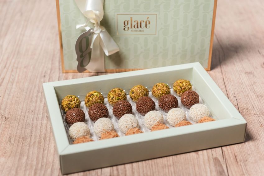 Caixinha Brigadeiros Glacé Pâtisserie • Gigi Meira