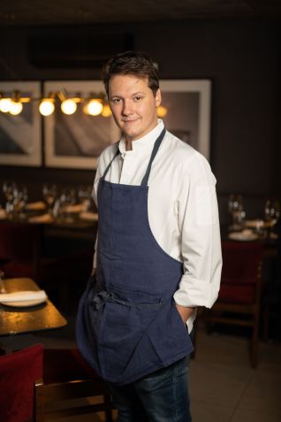 Chef Ian Baiocchi é o primeiro convidado para o "Jantares Brasileiros", no Mahré Hotel •  Foto: Kirah van der Lemon