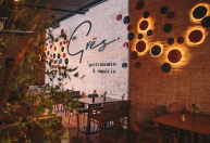 Grés, em Curitiba, oferece opções desde o café da manhã até o jantar