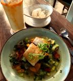 Prato de peixe do Jungle Navigation Co. LTD Skipper Canteen, no Magic Kingdom Park