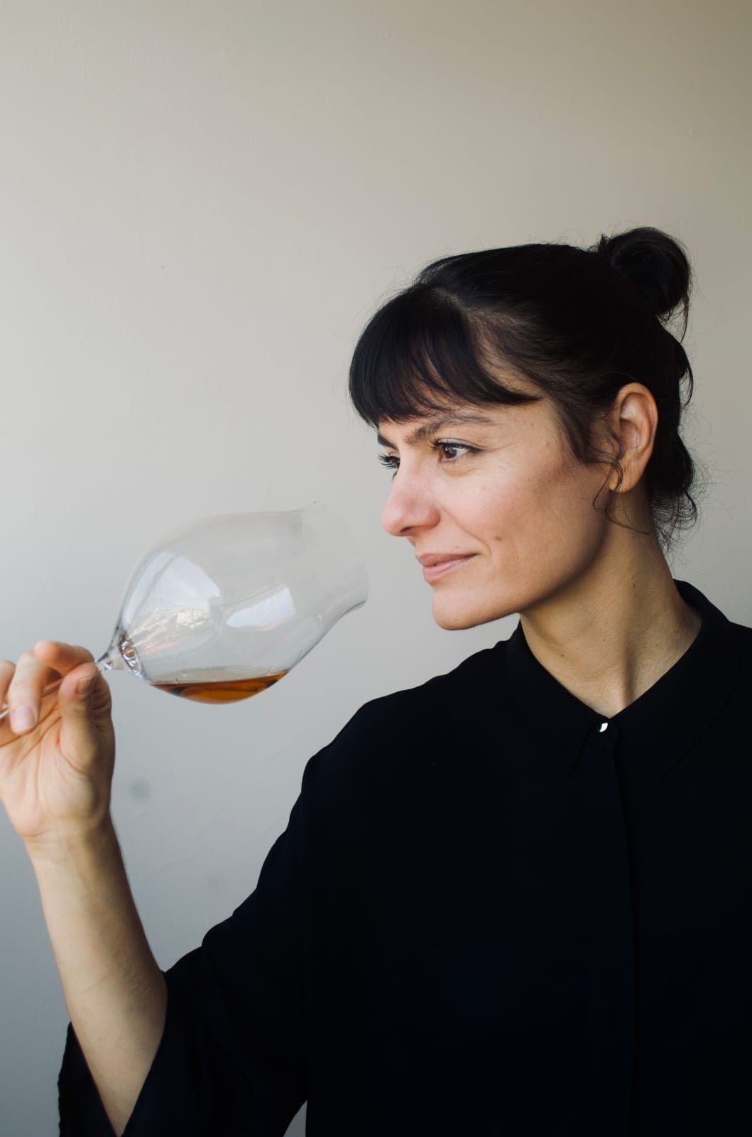 Sommelière Lasai desde 2017, Maíra Freire trabalha com vinhos orgânicos desde 2014 e ganhou o prémio de Sommelier de 2024 pelo Michelin • Arquivo pessoal