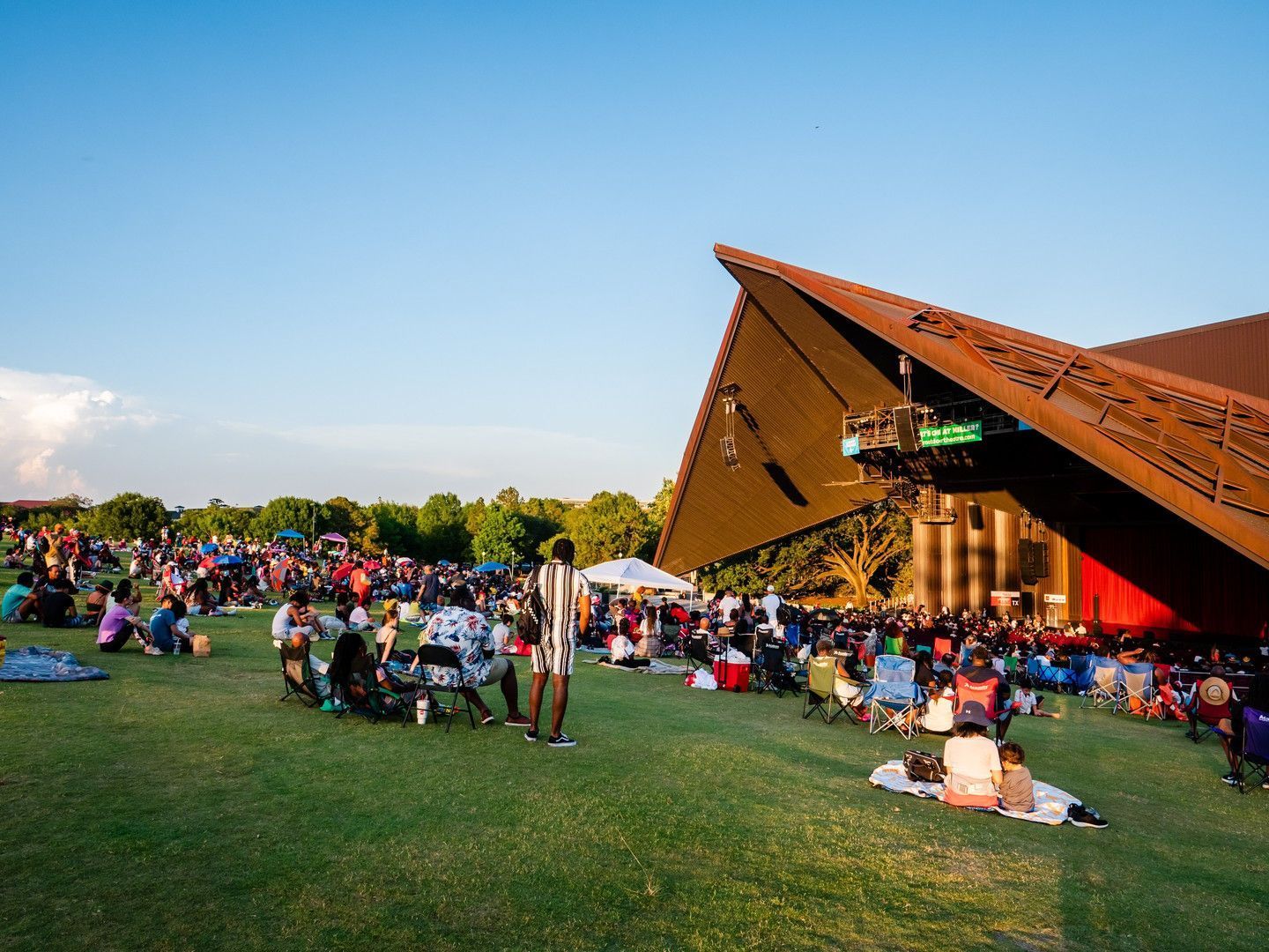 Miller Outdoor Theatre tem programação artística durante grande parte do ano, todas gratuitas • Houston First Corporation