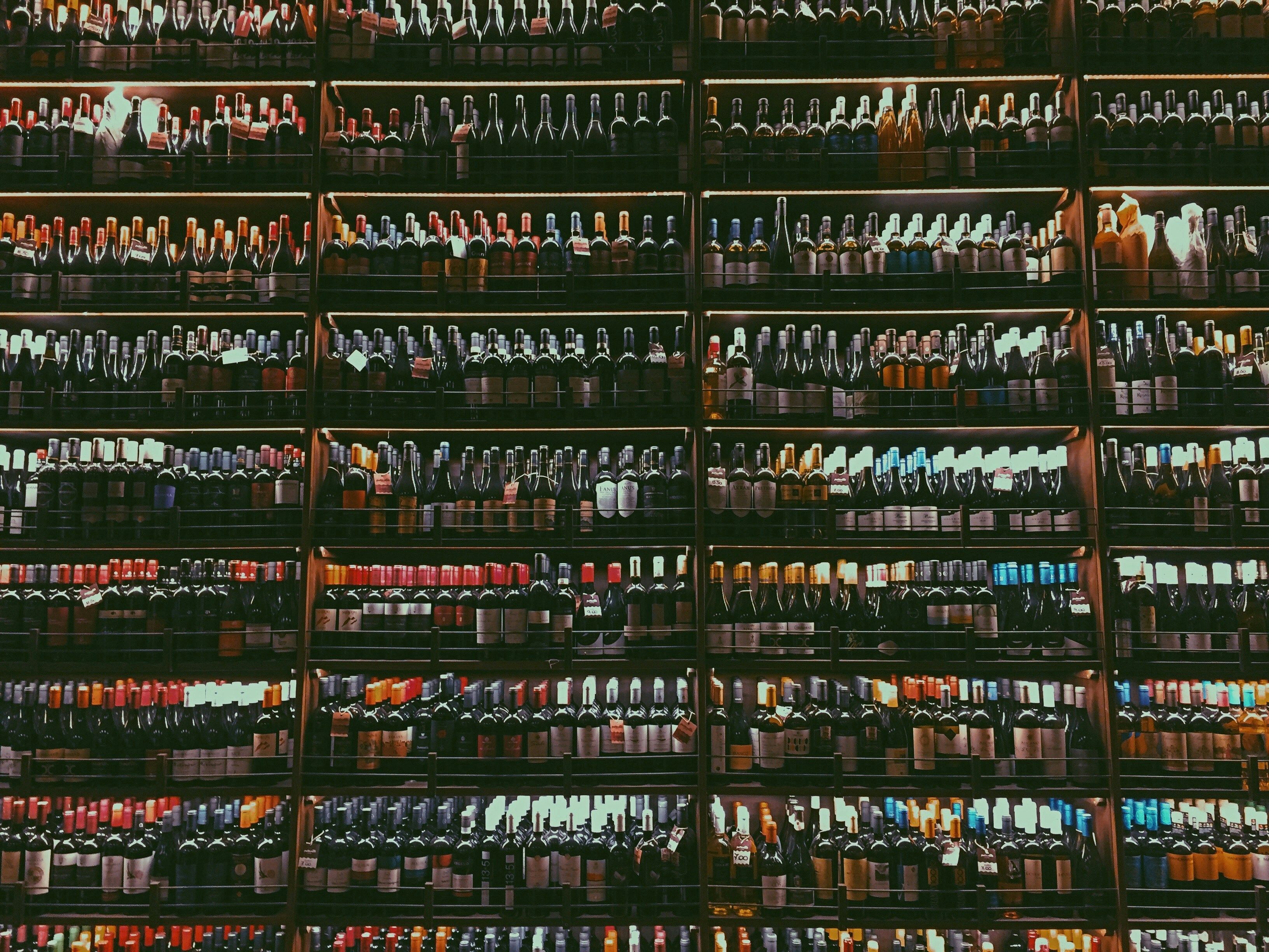 Nos últimos 10 anos, o número de consumidores e entusiastas de vinhos no Brasil cresceu exponencialmente, refletindo uma mudança significativa nos hábitos de consumo • Unsplash