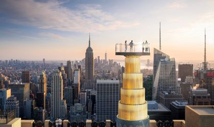 Plataforma giratória eleva visitantes a 275 metros de altura em Nova York