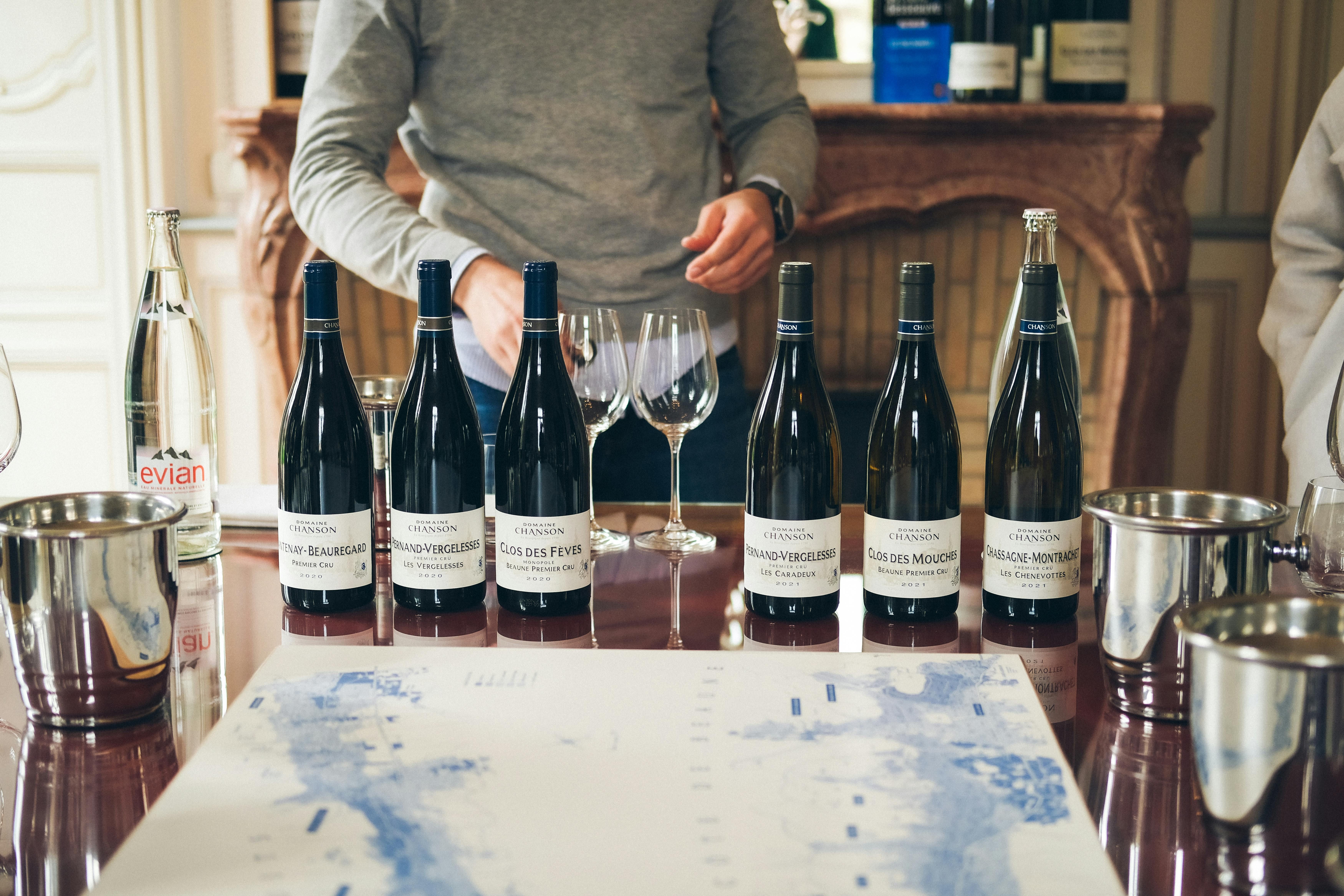 Sommelier tem papel fundamental na elaboração da carta de vinhos e na apresentação do que é sugerido ao cliente • Pexels
