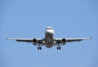 Aeroportos da UE devem mudar limite de 100 ml de líquidos na bagagem de mão