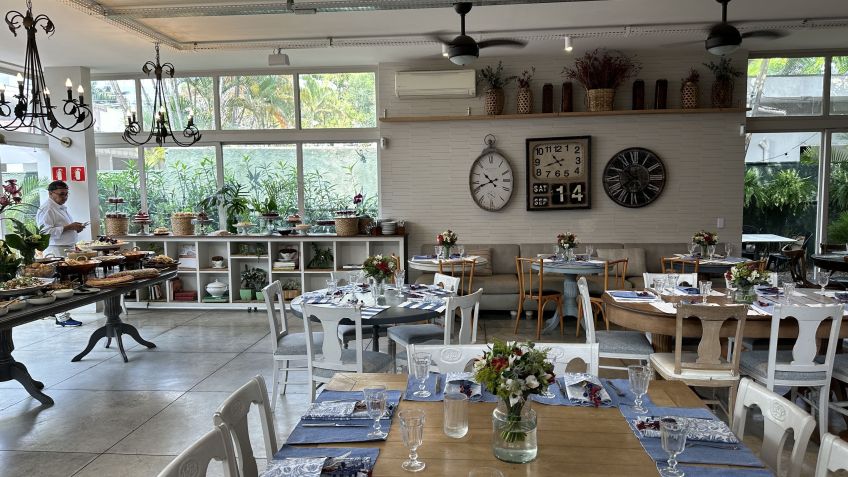 Farto buffet de brunch é servidos aos finais de semana • Tina Bini