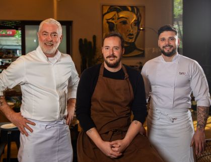 Chefs Alex Atala, à esquerda, Stefan Weitbrecht, ao centro, e Netto Moreira, à direita