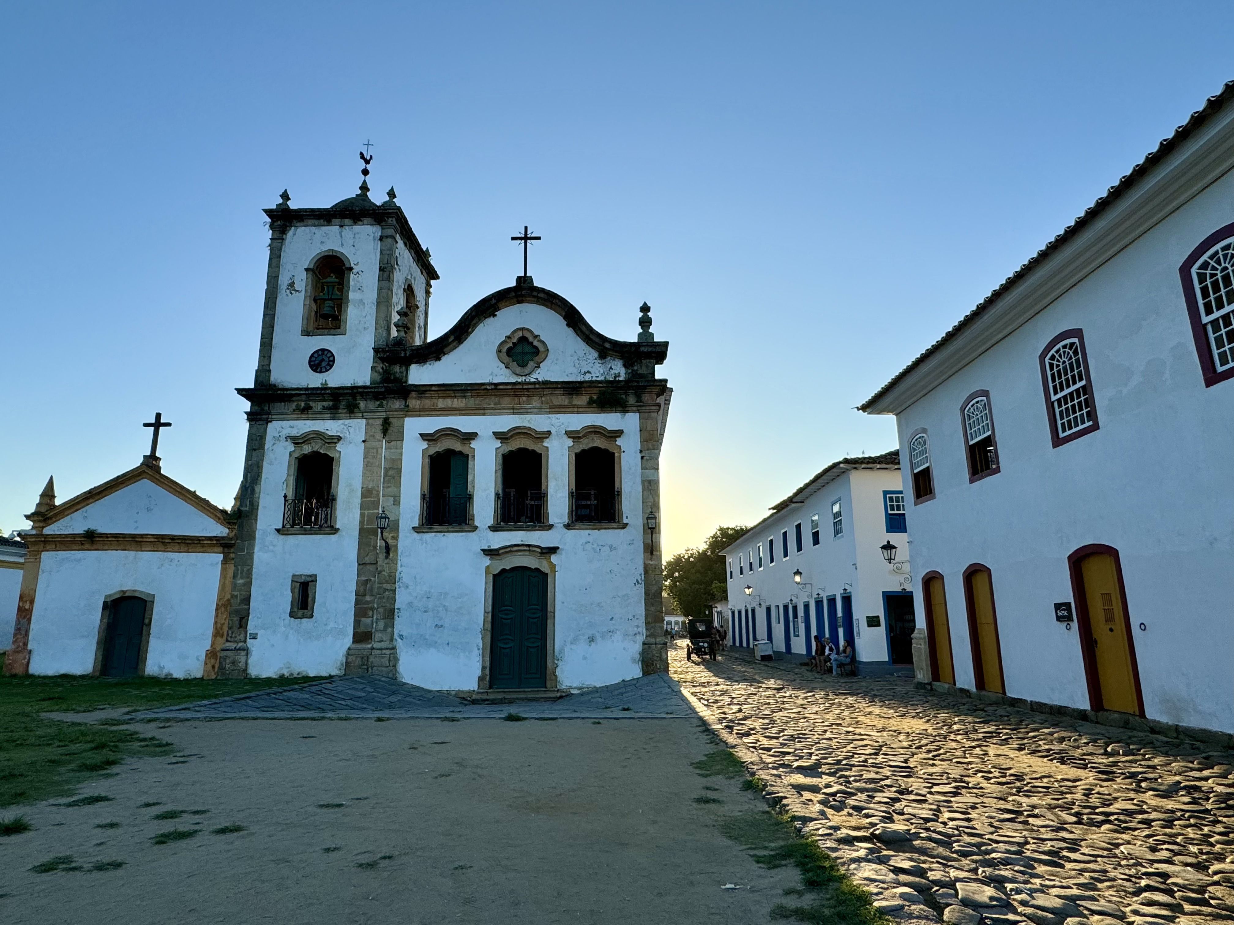 Igreja de Santa Rita é cartão-postal de Paraty e fica próxima ao cais • CNN Viagem & Gastronomia