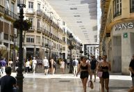 Cidade espanhola pede que turistas britânicos usem roupas e se comportem