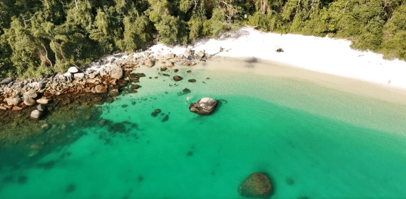 Praia em Angra dos Reis (RJ)