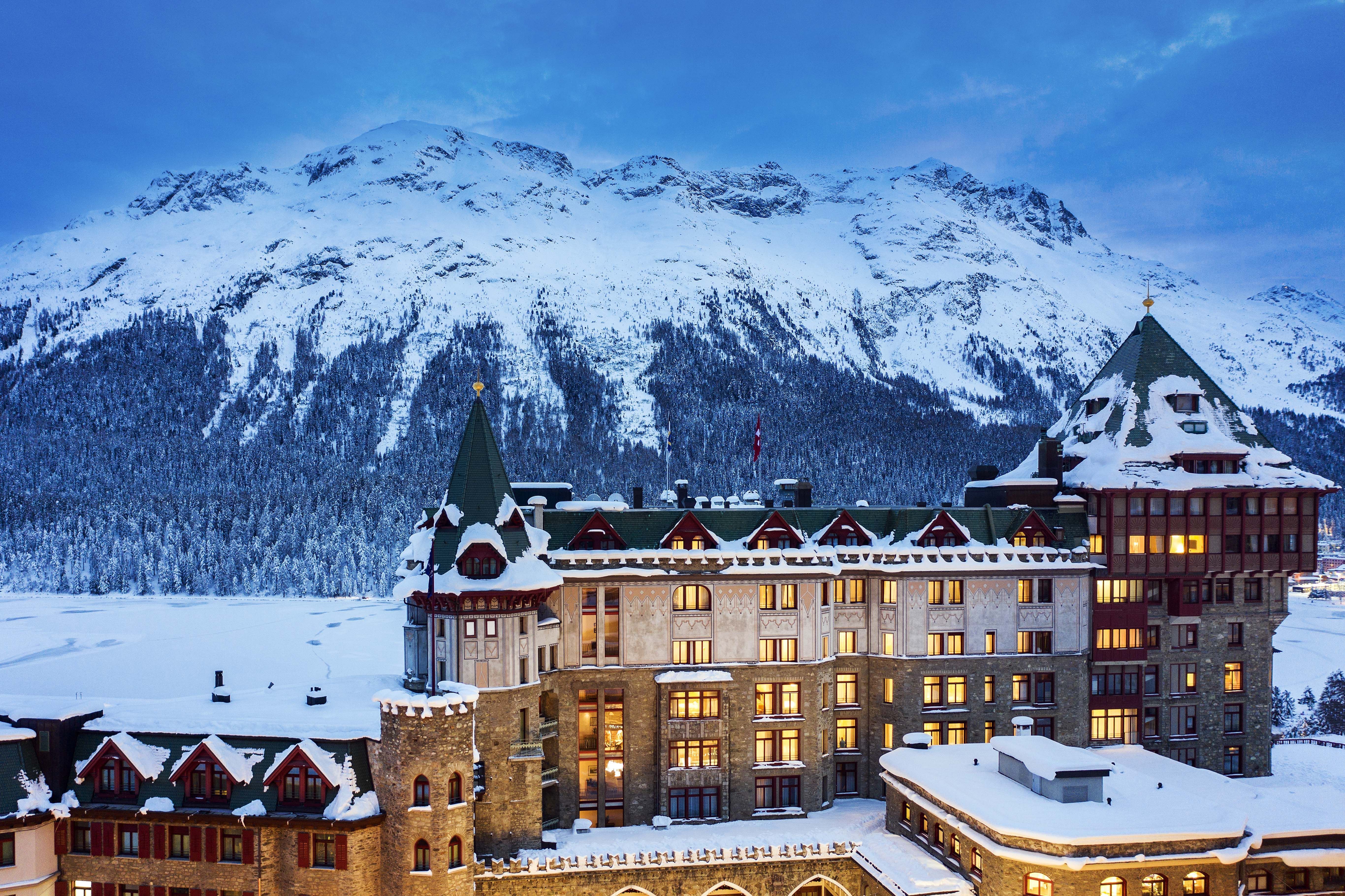 Exterior do hotel Badrutt's Palace Hotel St. Moritz, na Suíça