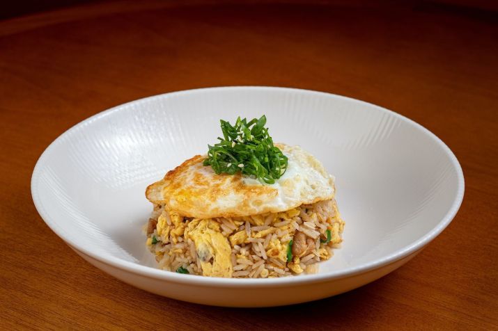 Restaurante Cantón, especializado em culinária chifa, tem pratos especiais para os pequenos como esse arroz frito • Divulgação