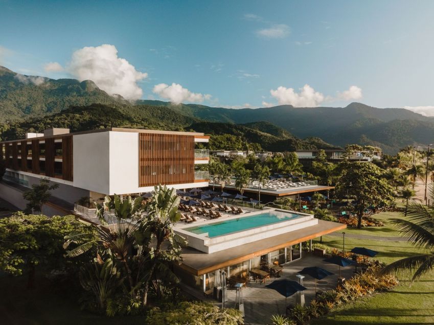Fasano Angra dos Reis tem arquitetura contemporânea que se mistura à natureza • Matias Ternes