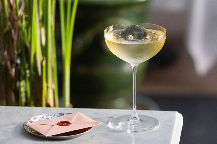 Drinque do LPM Dubai, novato entre os melhores bares do mundo em 2024, que aparece na lista estendida • Divulgação/The World's 50 Best Bars