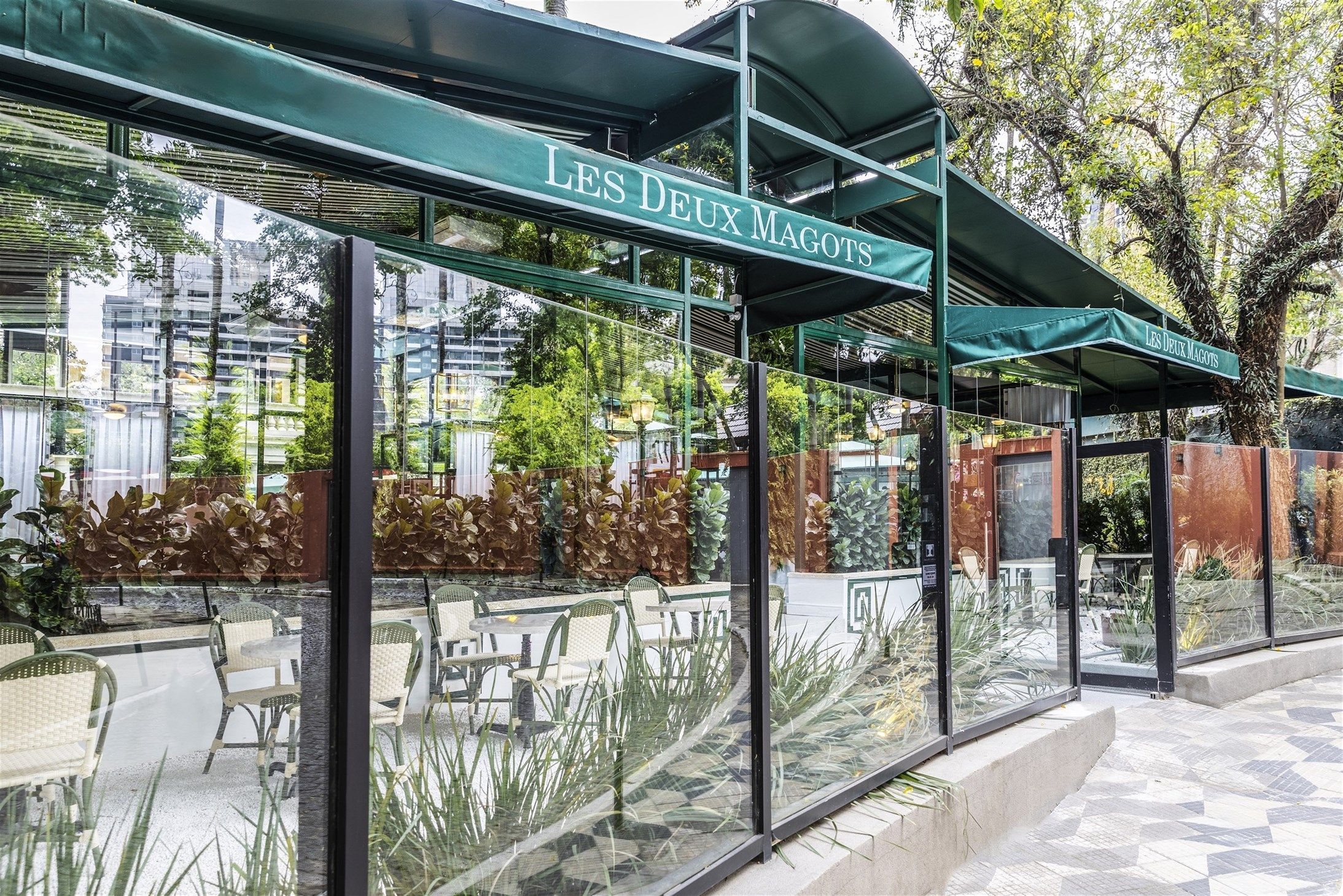 Fachada do Les Deux Magots • Divulgação