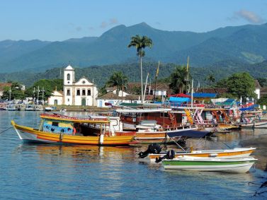 Centro de Paraty visto a partir de baía da cidade