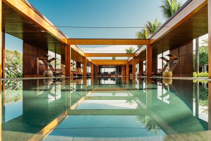 Piscina interna e aquecida do A Concept Hotel & Spa, em Búzios • Divulgação/A Concept Hotel & Spa