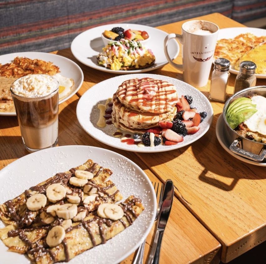 WildBerry Pancakes oferece diferentes opções de café da manhã, bem no estilo americano. Suas panquecas são o grande destaque do menu • Reprodução Instagram