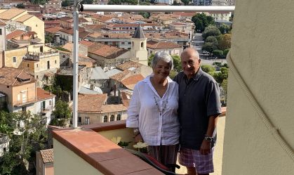 Casal dos EUA economiza quase R$ 205 mil por ano após se mudar para Itália