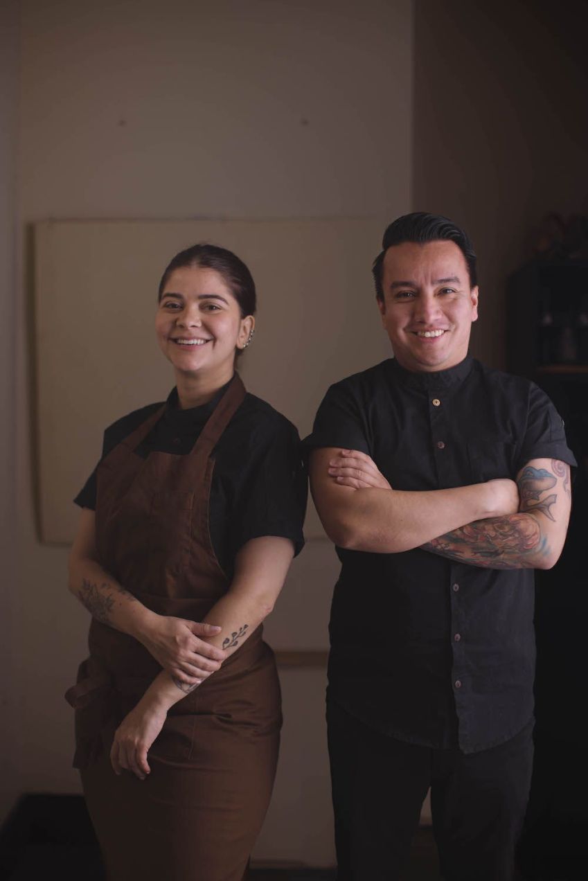 Dupla à frente do premiado Metzi: Luana Sabino, brasileira, e Eduardo Ortiz, mexicano • Nani Rodrigues