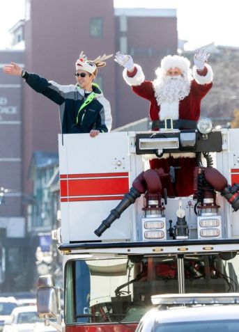A festa Holiday Village Stroll é uma tradição de Lake Placid, acontecendo em um fim de semana para toda a família • Divulgação/Holiday Village Stroll