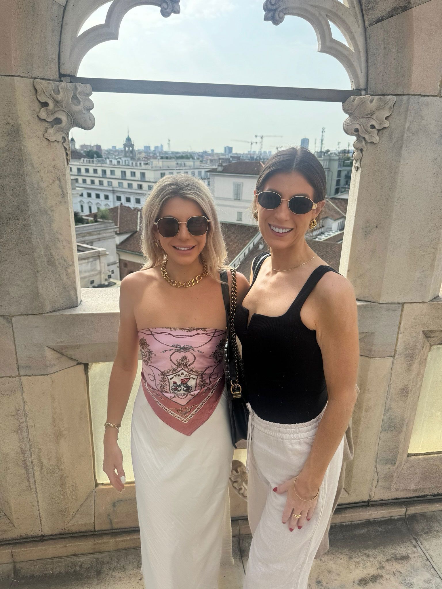 Chelsea Waite com sua melhor amiga de São Francisco visitando Milão neste verão • Courtesy Chelsea Waite via CNN Newsource